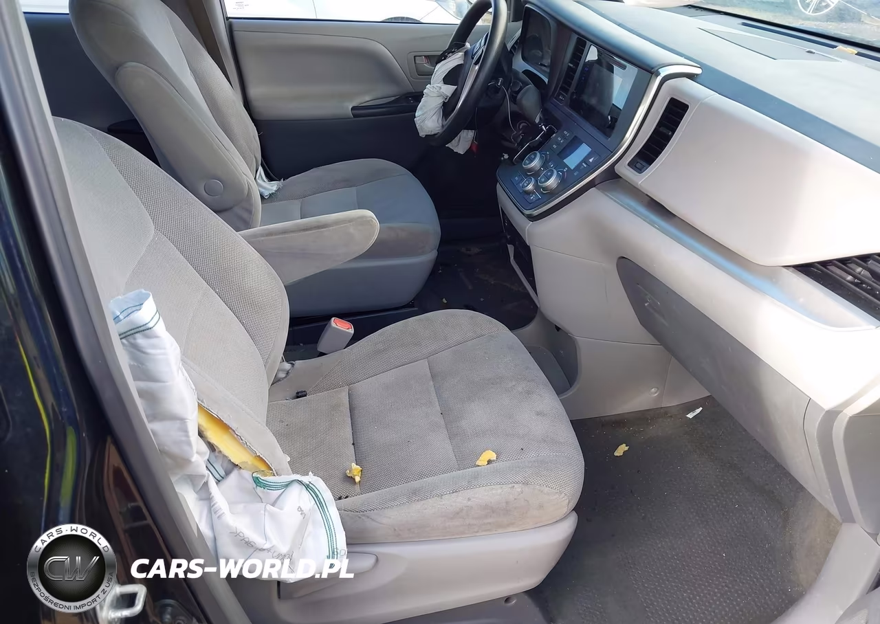 2017 Toyota Sienna L 7 Passenger VIN:5TDZZ3DC3HS882552 - 5