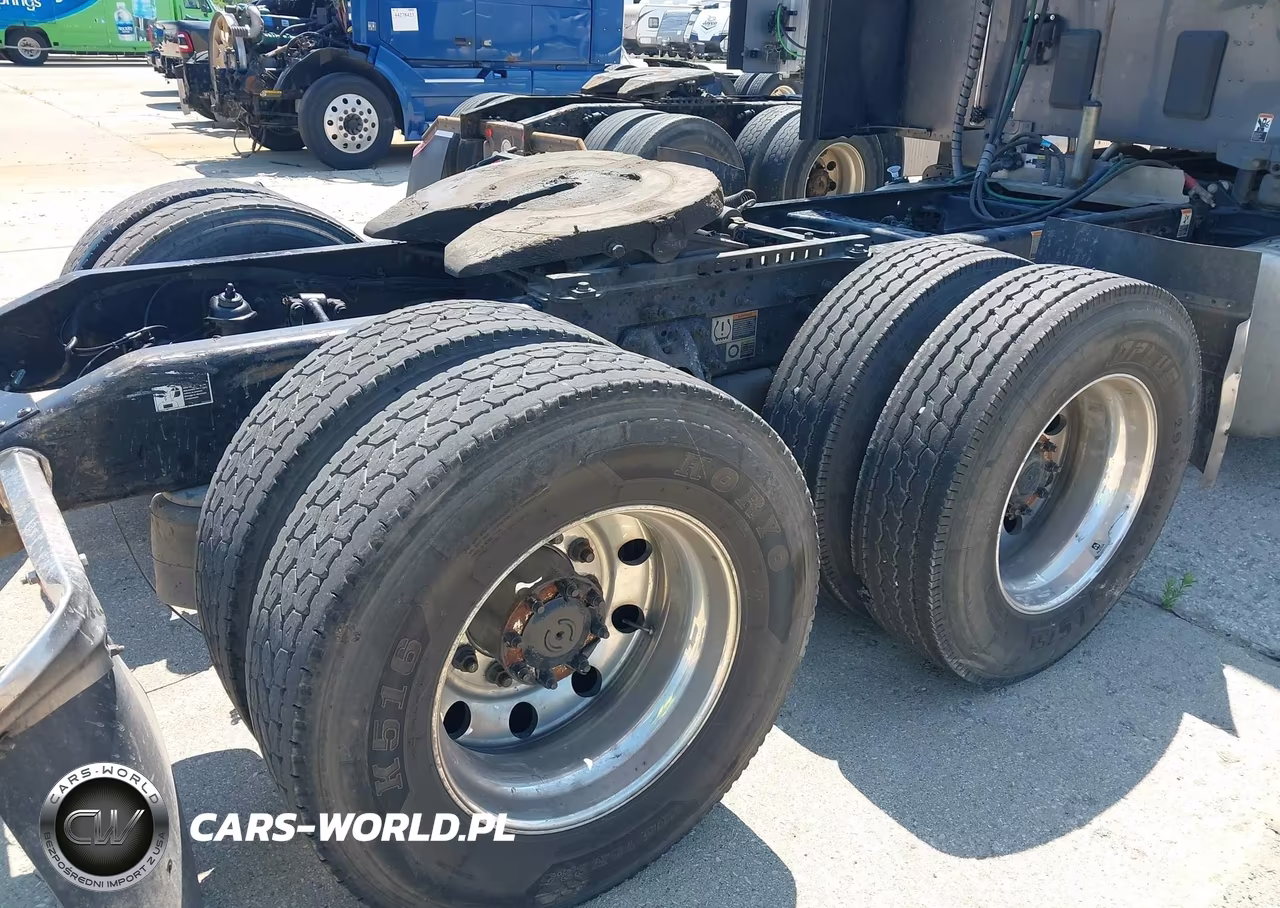 2023 Peterbilt 579 VIN:1XPBDP9X7PD800396 - 15