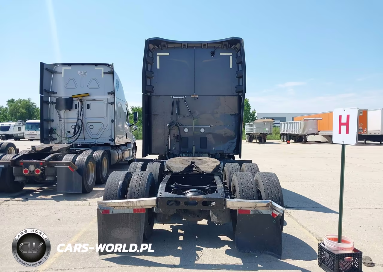 2023 Peterbilt 579 VIN:1XPBDP9X7PD800396 - 19