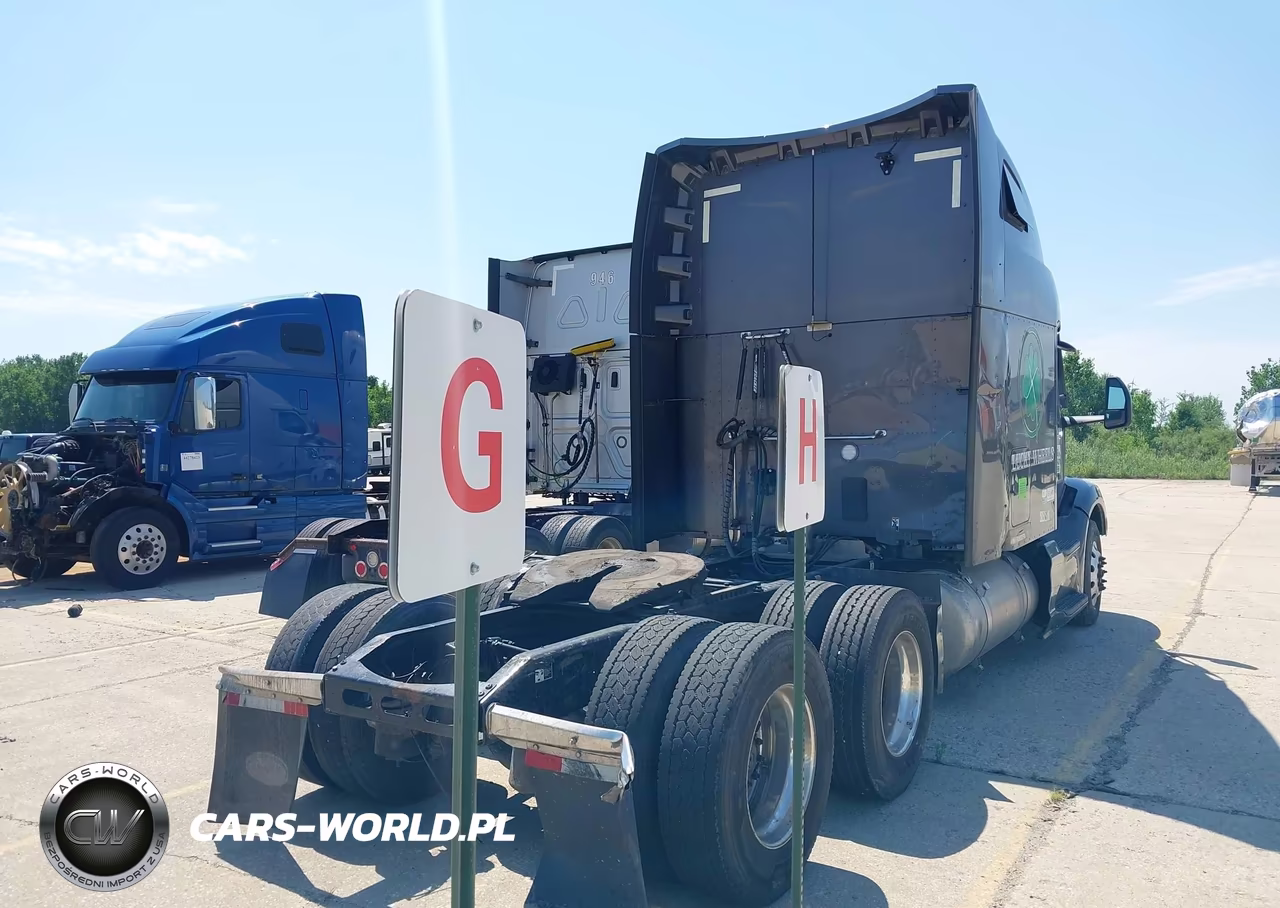 2023 Peterbilt 579 VIN:1XPBDP9X7PD800396 - 4