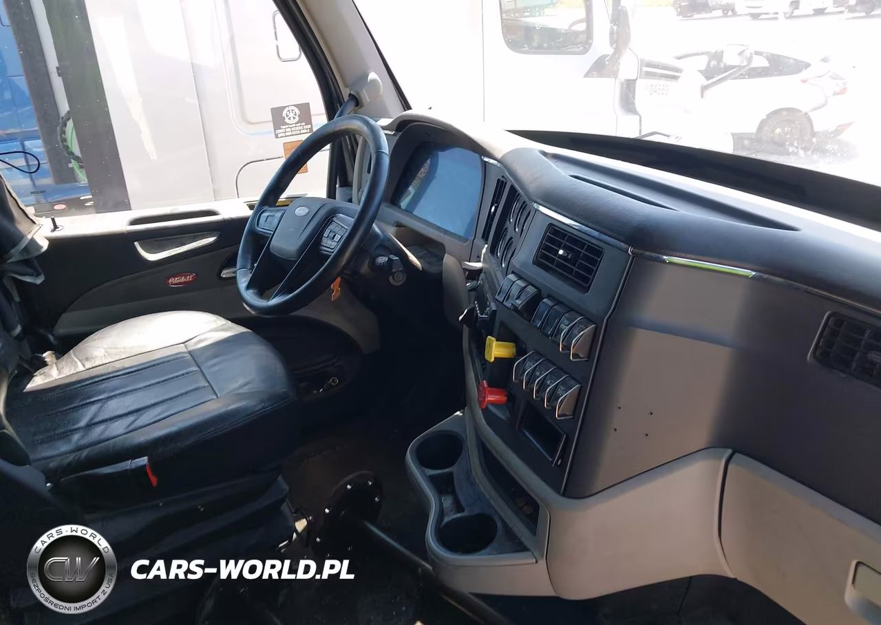 2023 Peterbilt 579 VIN:1XPBDP9X7PD800396 - 7