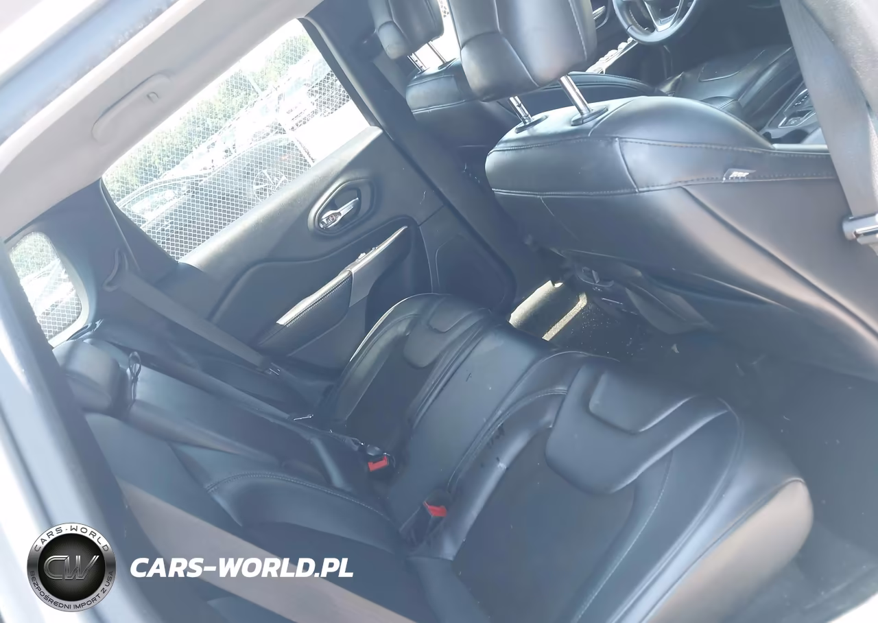 2020 Jeep Cherokee Latitude Plus Fwd VIN:1C4PJLLB6LD601341 - 8