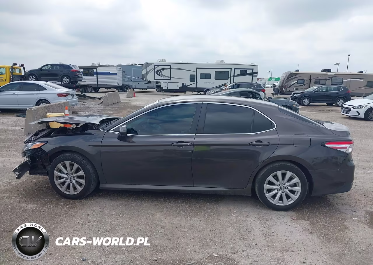 2018 Toyota Camry Le VIN:4T1B11HK8JU590441 - 15