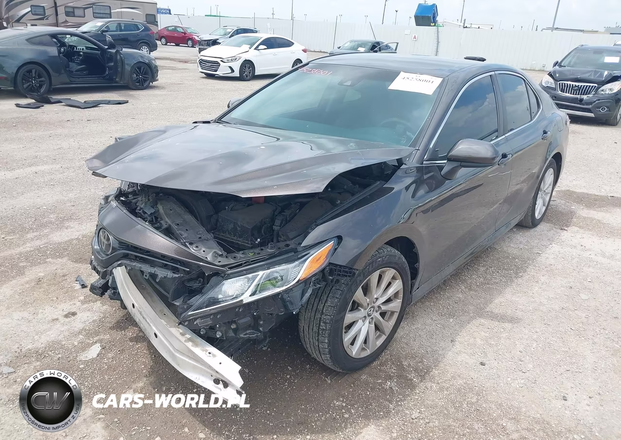 2018 Toyota Camry Le VIN:4T1B11HK8JU590441 - 2