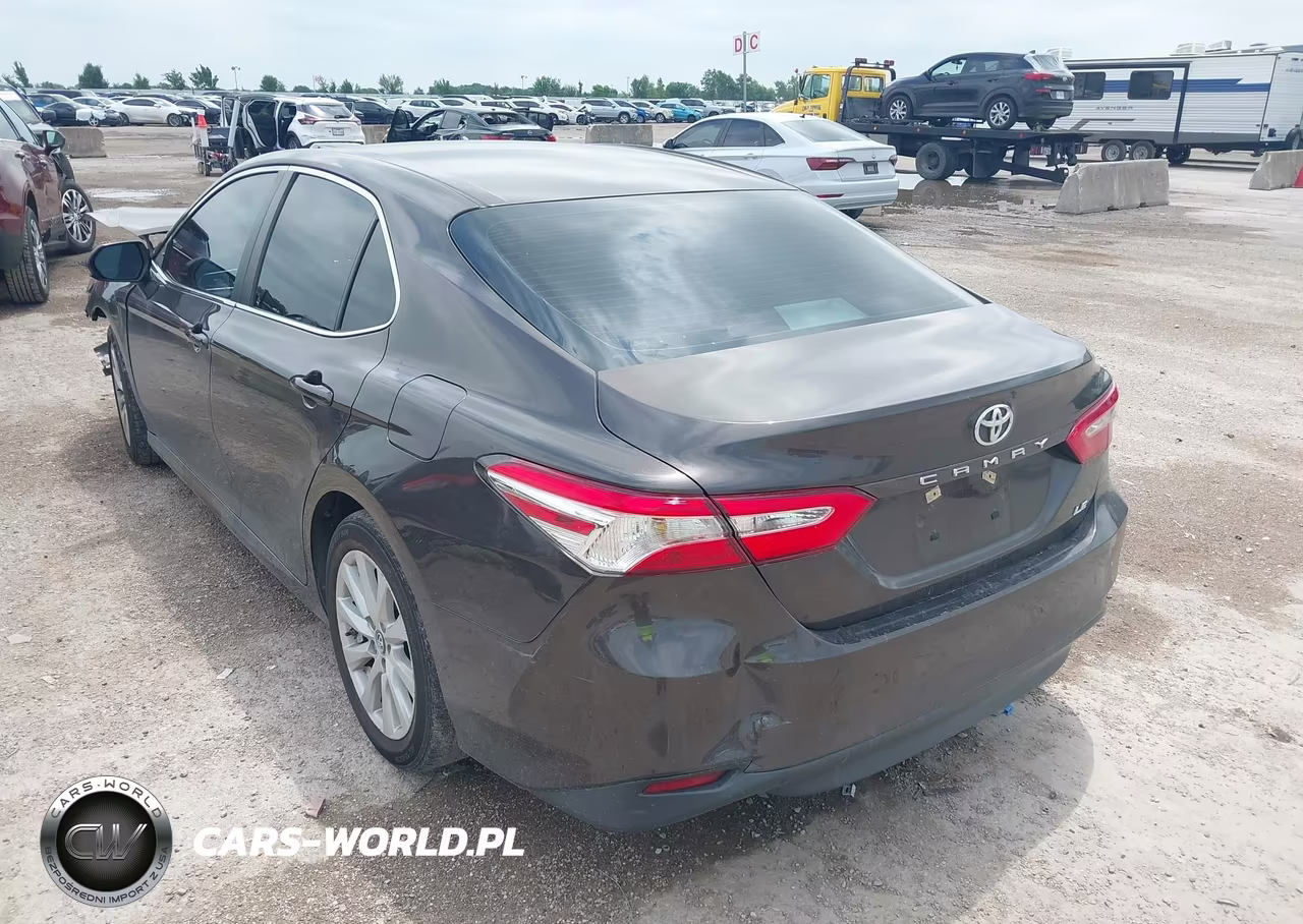 2018 Toyota Camry Le VIN:4T1B11HK8JU590441 - 3