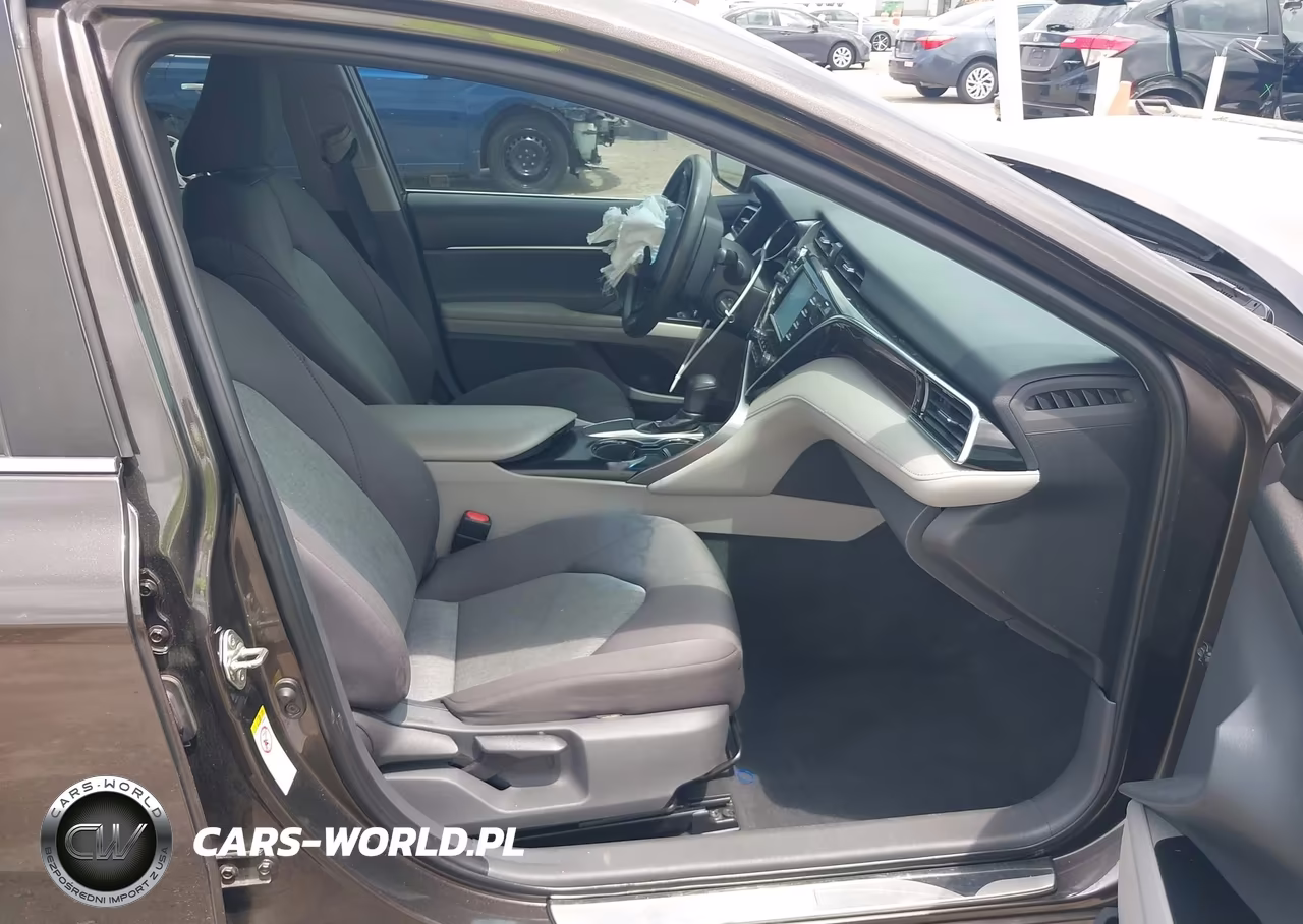 2018 Toyota Camry Le VIN:4T1B11HK8JU590441 - 5