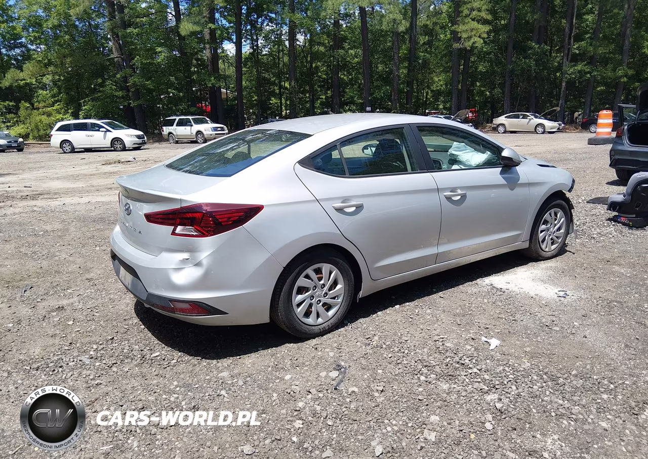 2019 Hyundai Elantra Se VIN:5NPD74LF0KH478588 - 4