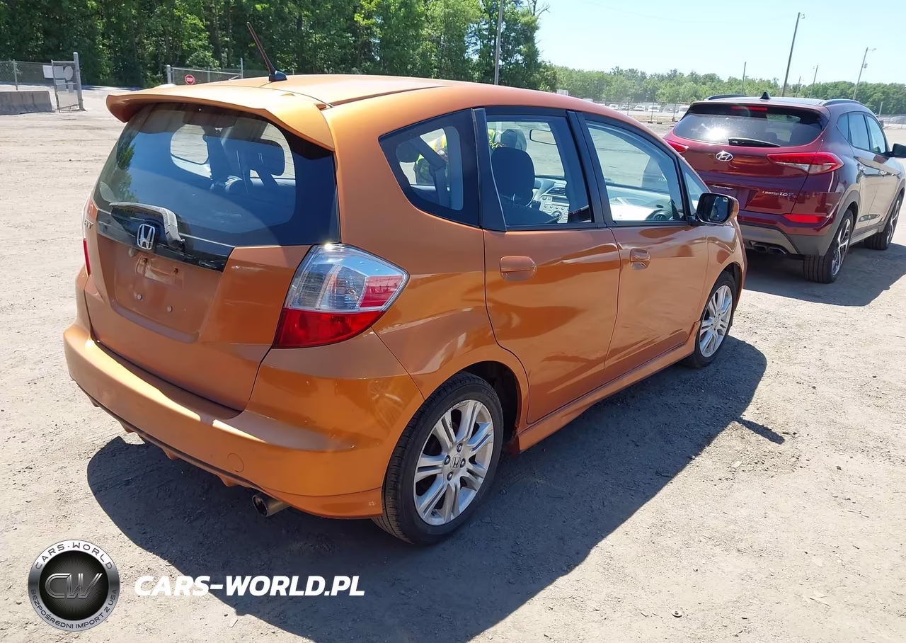 2010 Honda Fit Sport VIN:JHMGE8H48AS011967 - 4