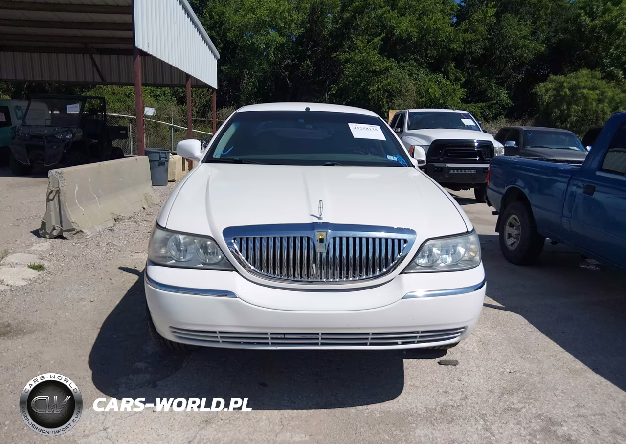 2009 Lincoln Town Car Signature Limited VIN:2LNHM82V19X630327 - 12