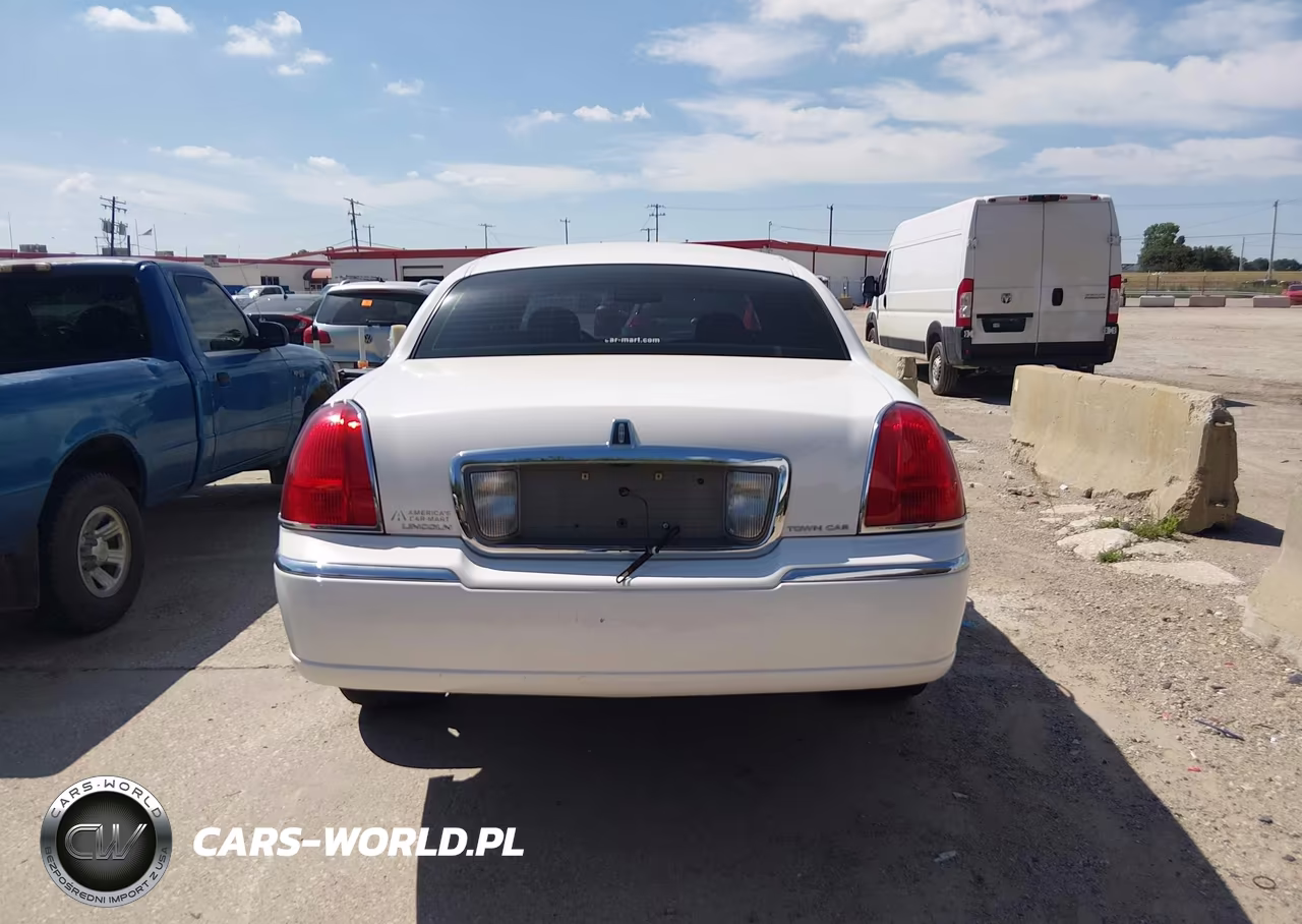 2009 Lincoln Town Car Signature Limited VIN:2LNHM82V19X630327 - 16