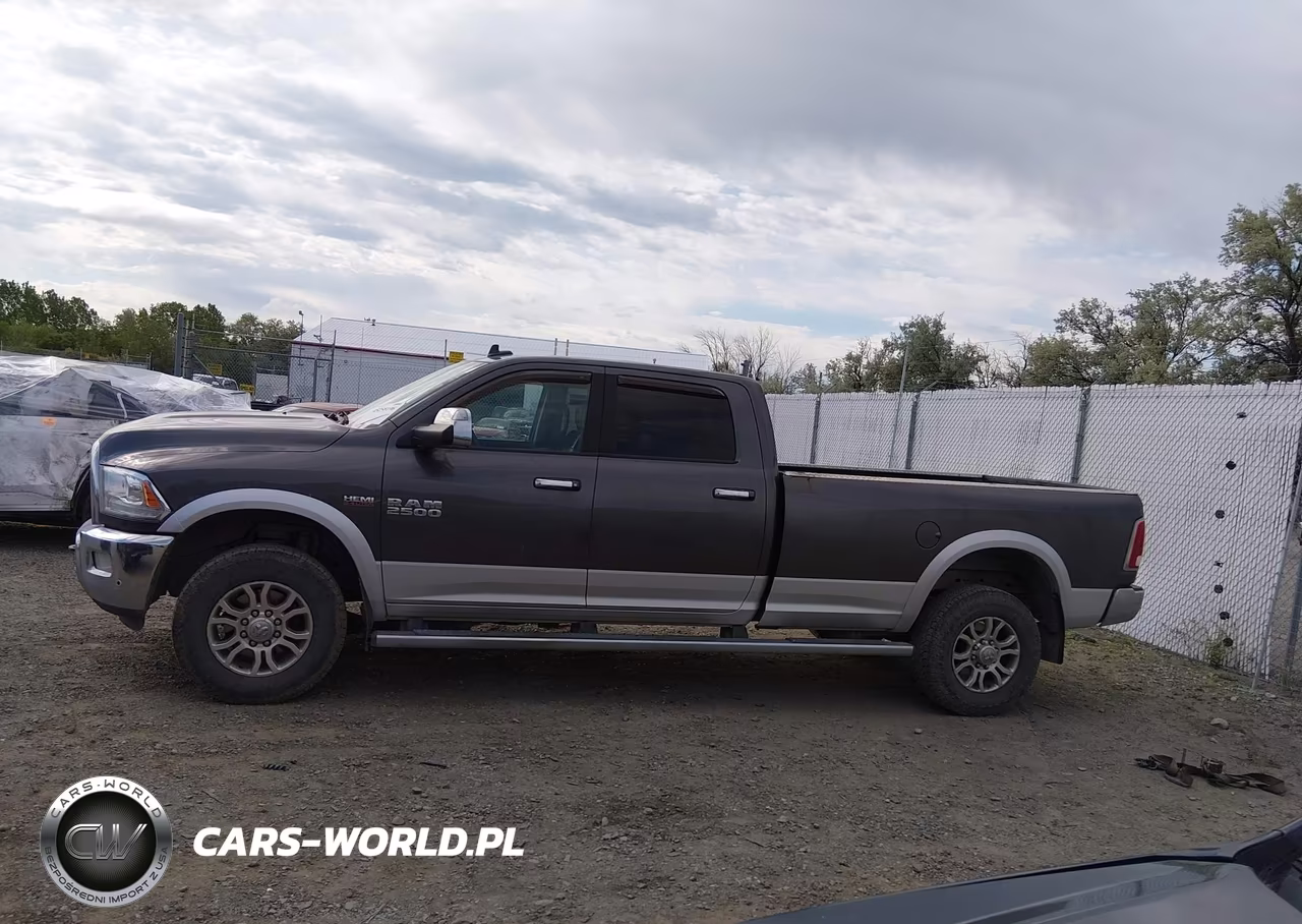 2015 Ram 2500 Laramie VIN:3C6UR5KJ8FG515821 - 14