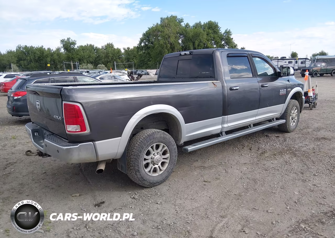 2015 Ram 2500 Laramie VIN:3C6UR5KJ8FG515821 - 4