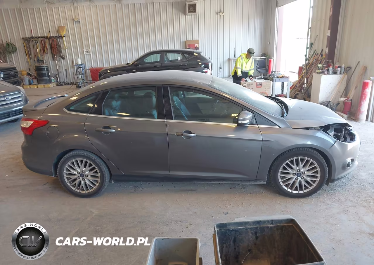 2013 Ford Focus Titanium VIN:1FADP3J26DL283819 - 13