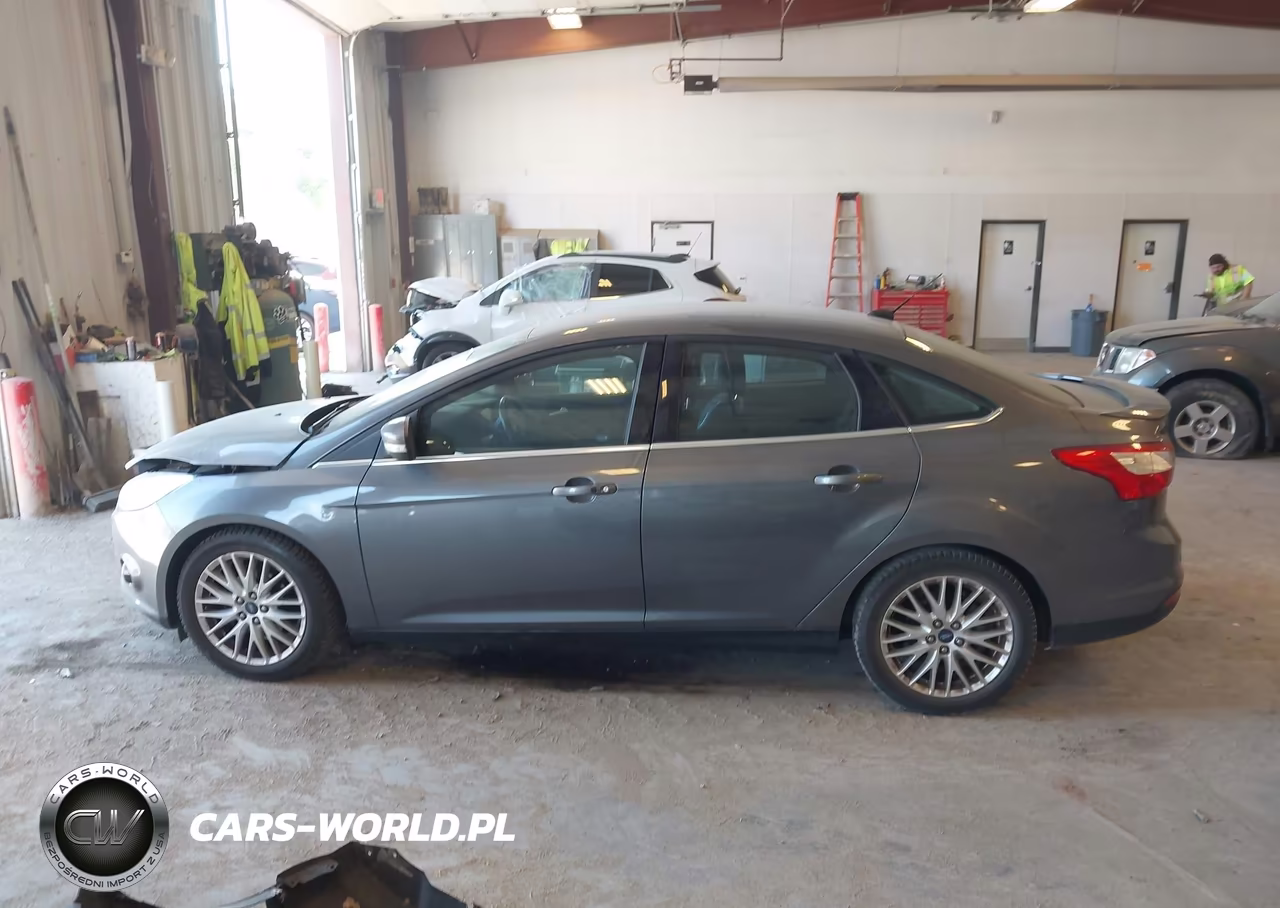 2013 Ford Focus Titanium VIN:1FADP3J26DL283819 - 14