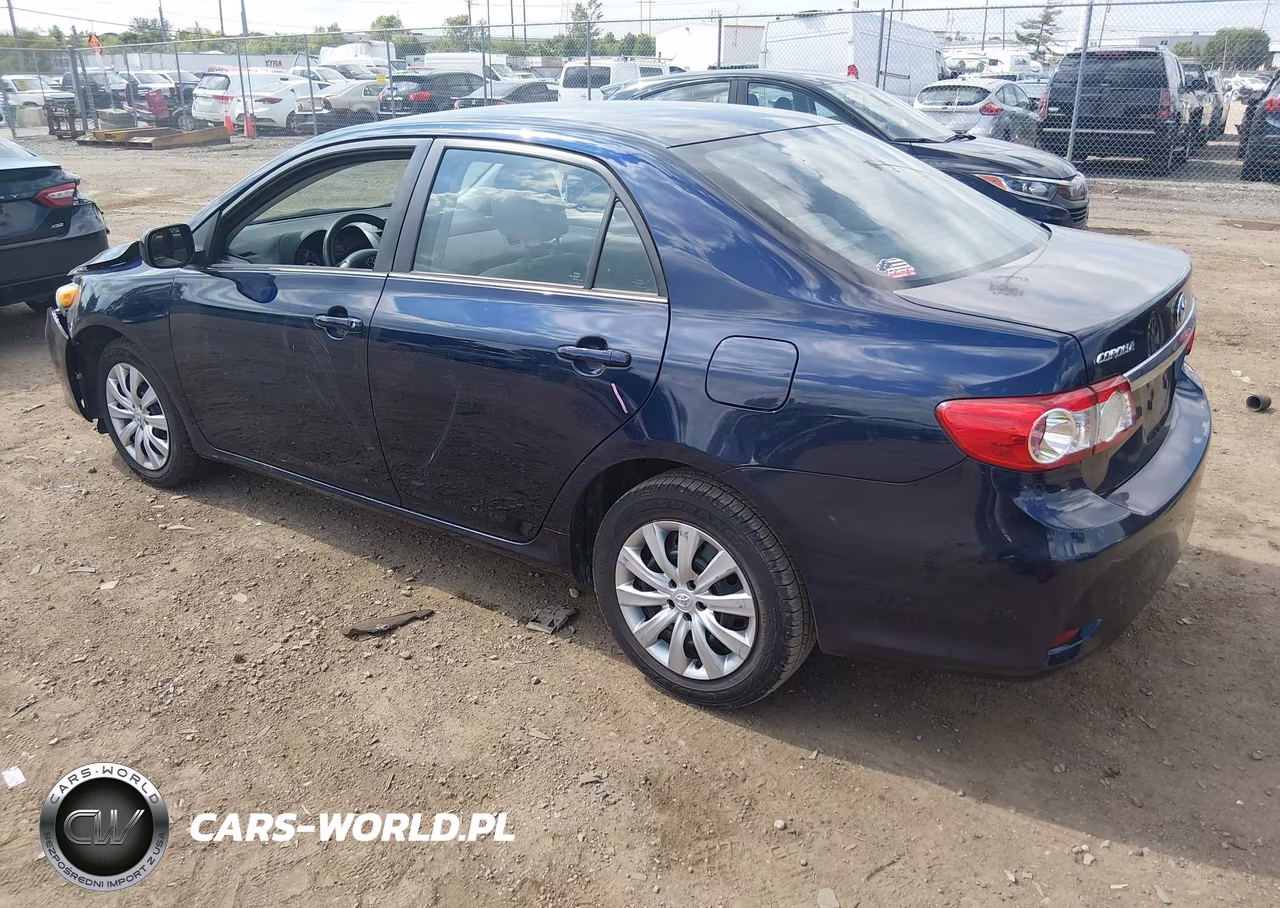 2013 Toyota Corolla Le VIN:2T1BU4EEXDC104810 - 3