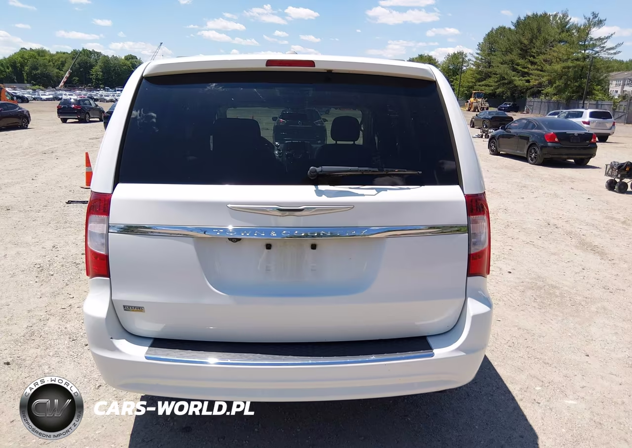 2016 Chrysler Town & Country Touring VIN:2C4RC1BG1GR268893 - 16