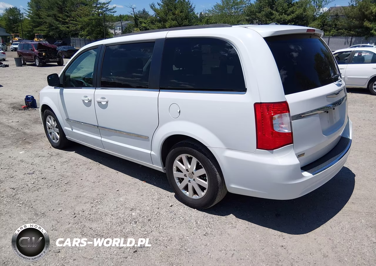 2016 Chrysler Town & Country Touring VIN:2C4RC1BG1GR268893 - 3