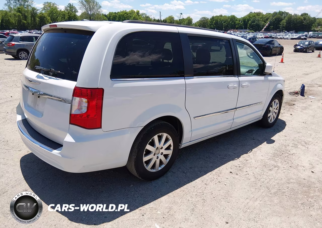 2016 Chrysler Town & Country Touring VIN:2C4RC1BG1GR268893 - 4