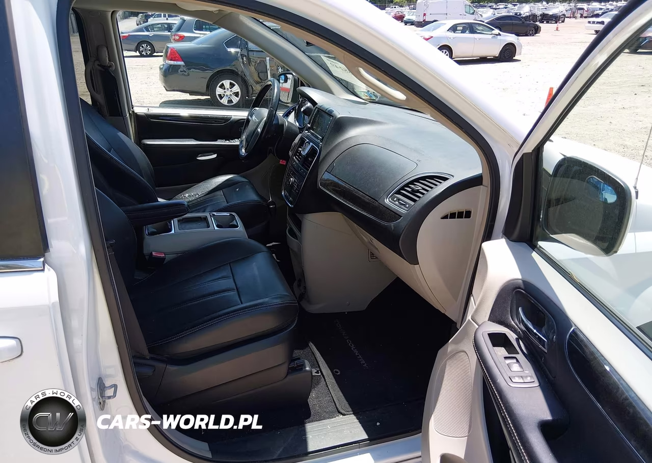 2016 Chrysler Town & Country Touring VIN:2C4RC1BG1GR268893 - 5
