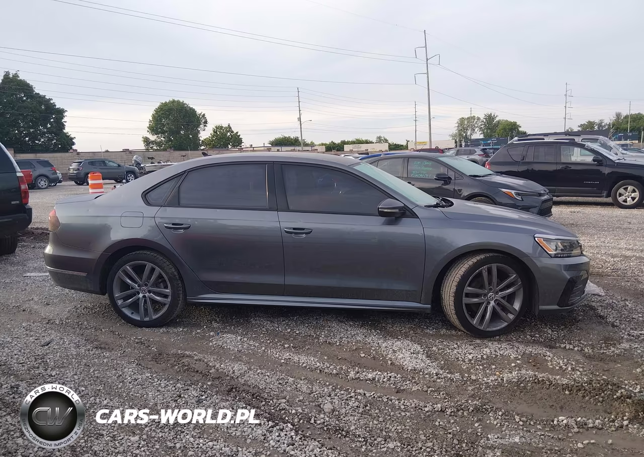 2018 Volkswagen Passat 2.0T R-Line-2.0T S VIN:1VWAA7A37JC010315 - 13