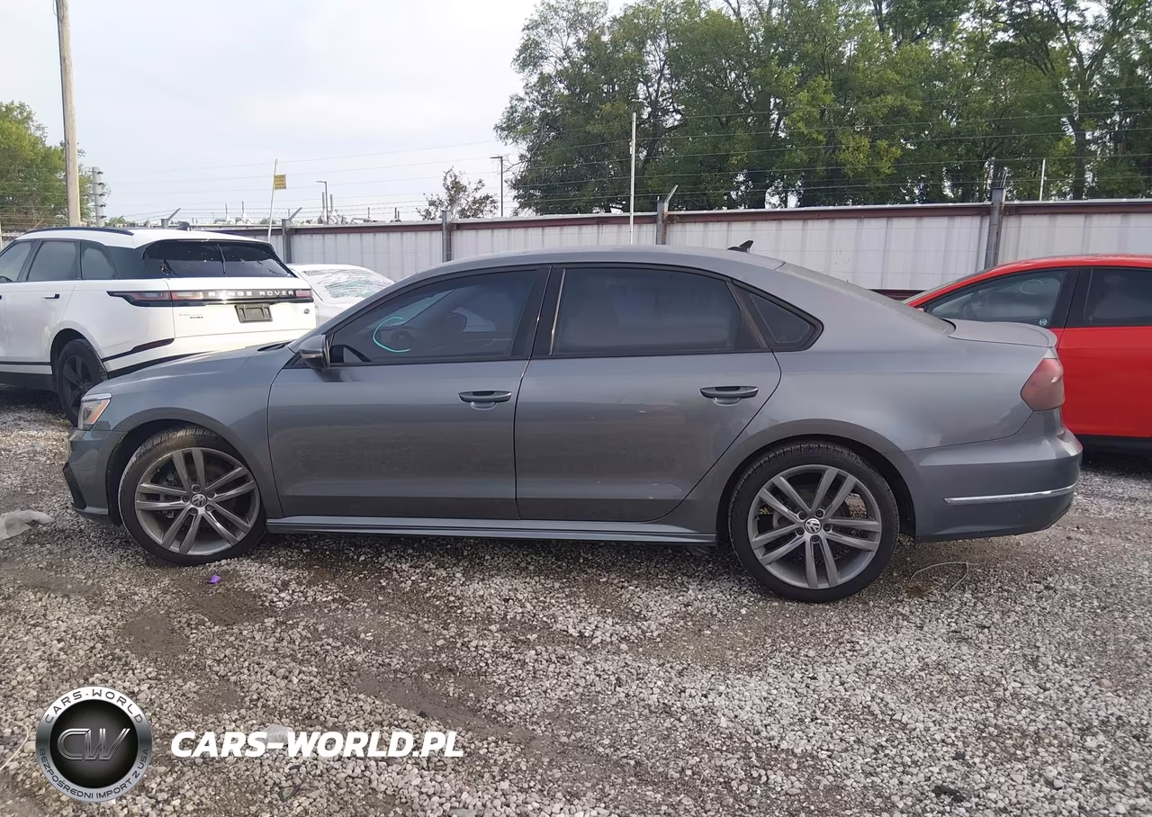 2018 Volkswagen Passat 2.0T R-Line-2.0T S VIN:1VWAA7A37JC010315 - 14