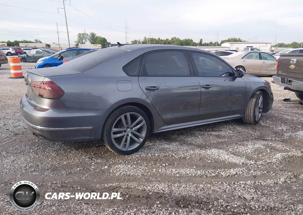 2018 Volkswagen Passat 2.0T R-Line-2.0T S VIN:1VWAA7A37JC010315 - 4