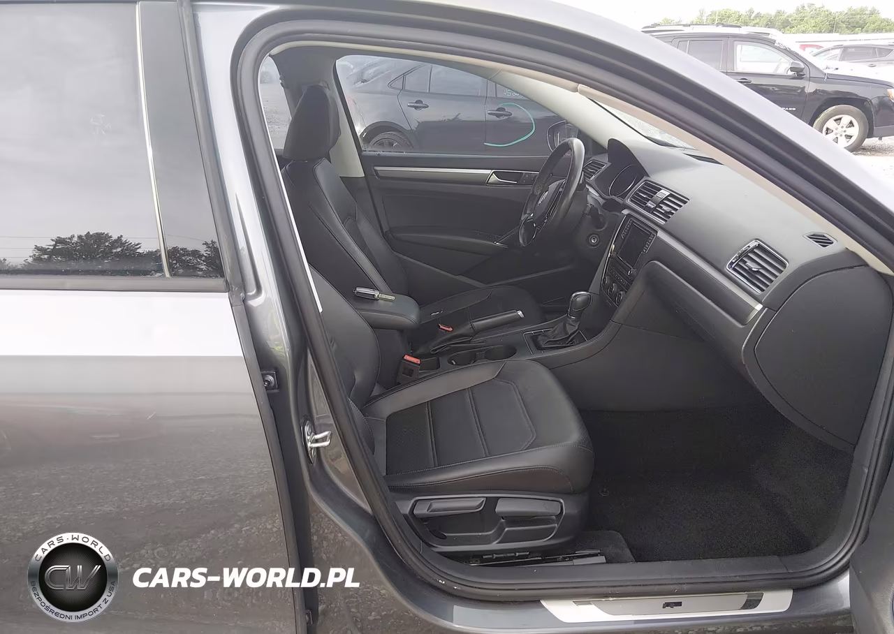 2018 Volkswagen Passat 2.0T R-Line-2.0T S VIN:1VWAA7A37JC010315 - 5