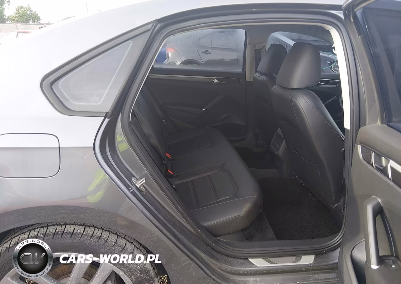 2018 Volkswagen Passat 2.0T R-Line-2.0T S VIN:1VWAA7A37JC010315 - 8