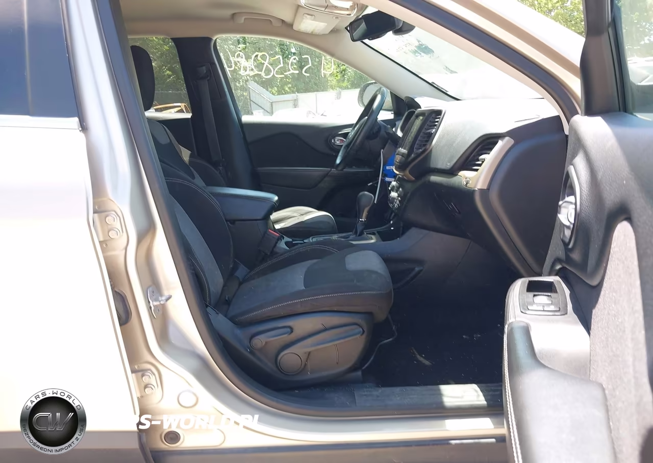 2014 Jeep Cherokee Latitude VIN:1C4PJLCB3EW288031 - 5