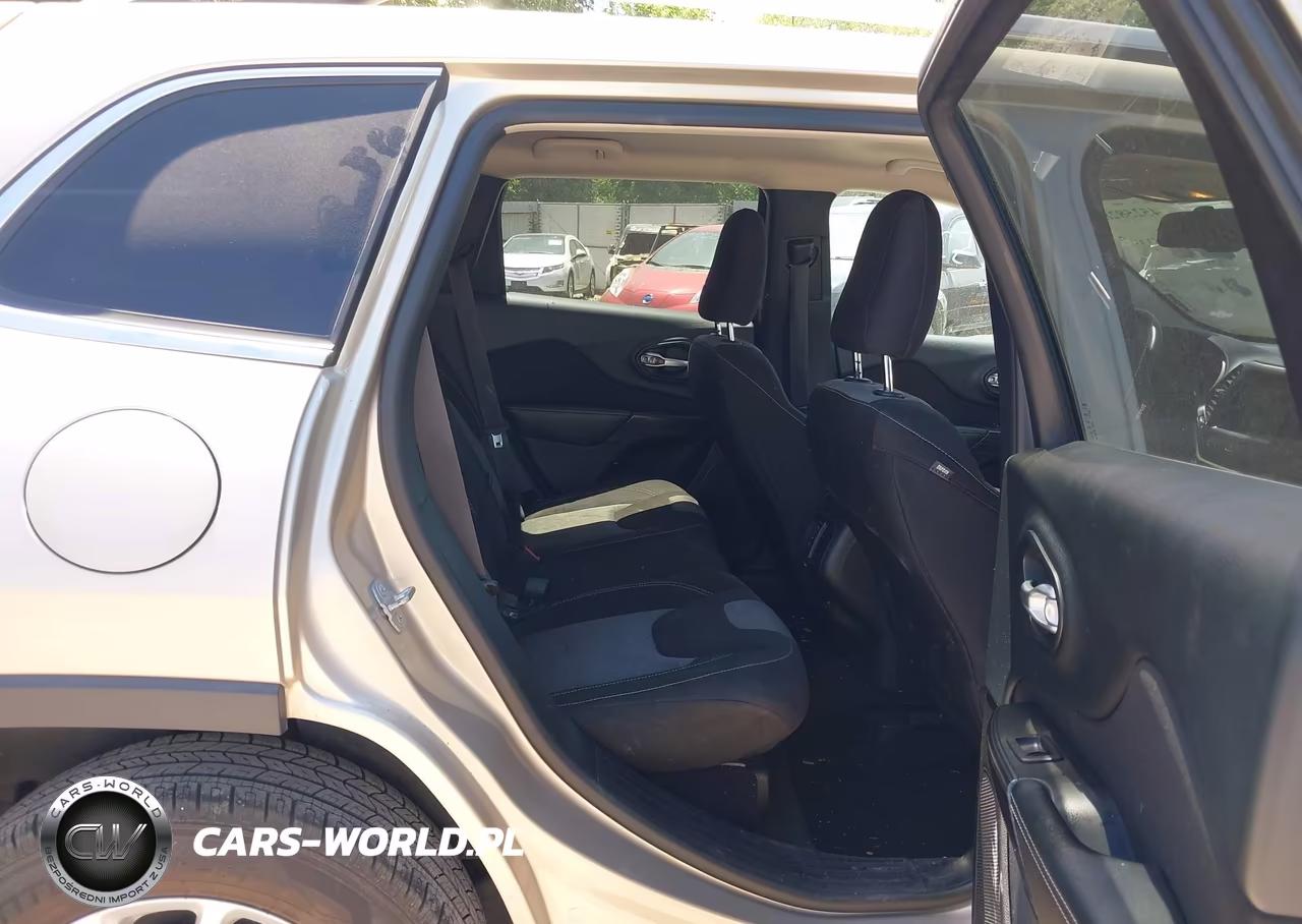 2014 Jeep Cherokee Latitude VIN:1C4PJLCB3EW288031 - 8
