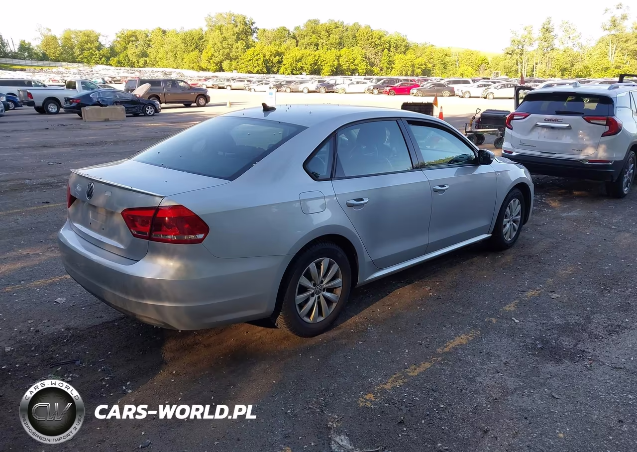 2013 Volkswagen Passat 2.5L Wolfsburg Edition VIN:1VWAP7A31DC133904 - 4