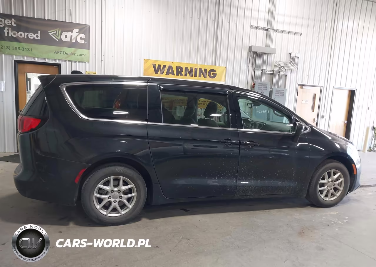 2017 Chrysler Pacifica Touring VIN:2C4RC1DG7HR502338 - 13