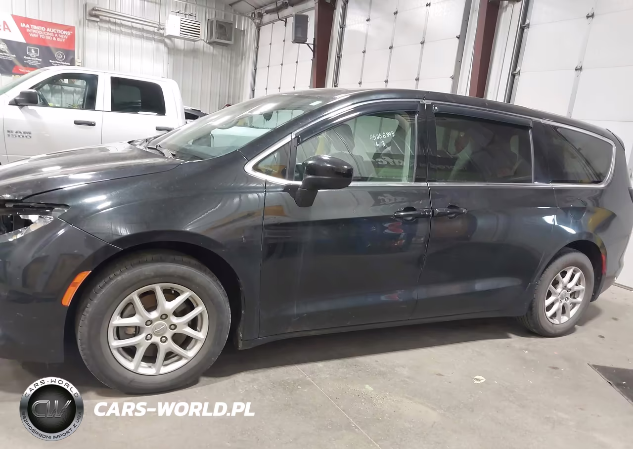 2017 Chrysler Pacifica Touring VIN:2C4RC1DG7HR502338 - 14