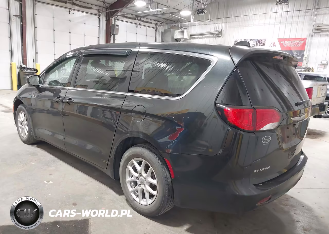 2017 Chrysler Pacifica Touring VIN:2C4RC1DG7HR502338 - 3