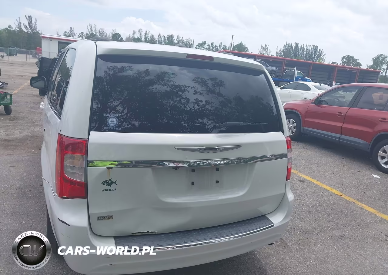 2014 Chrysler Town & Country Touring VIN:2C4RC1BG7ER256731 - 16