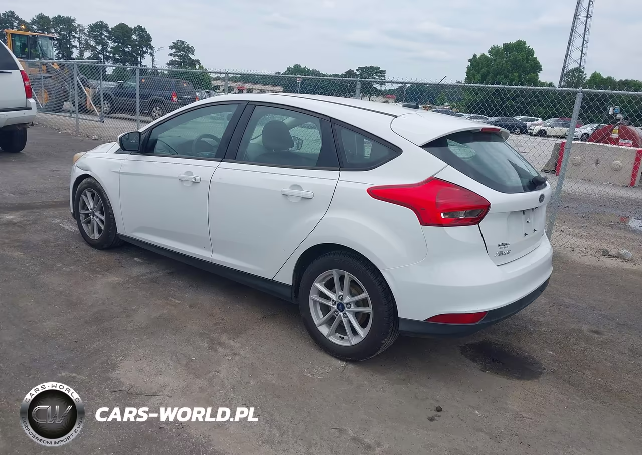 2017 Ford Focus Se VIN:1FADP3K2XHL217908 - 3