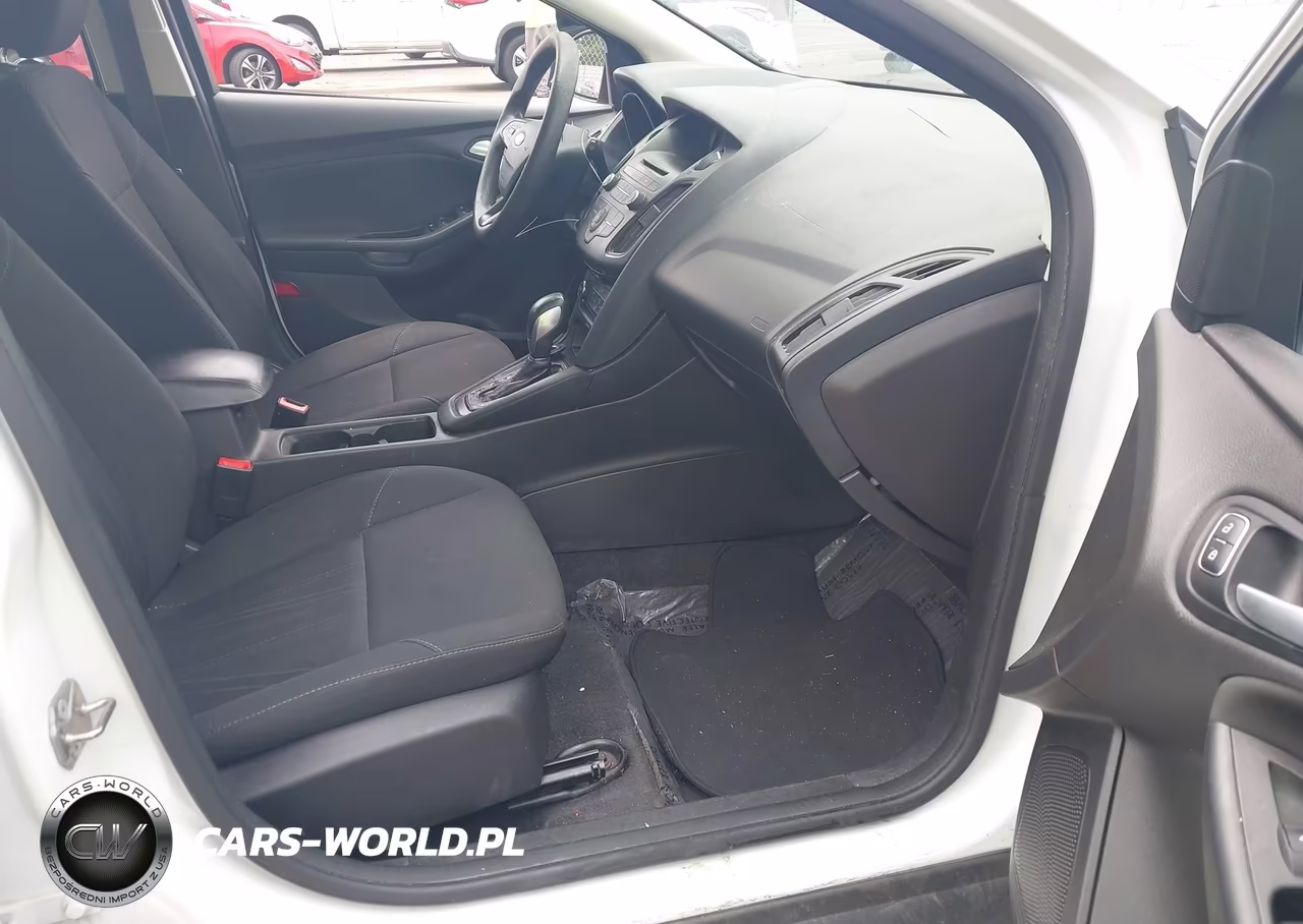 2017 Ford Focus Se VIN:1FADP3K2XHL217908 - 5