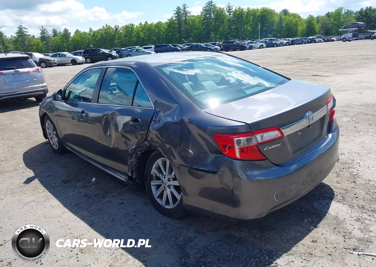 2014 Toyota Camry Xle VIN:4T4BF1FK4ER350884 - 3