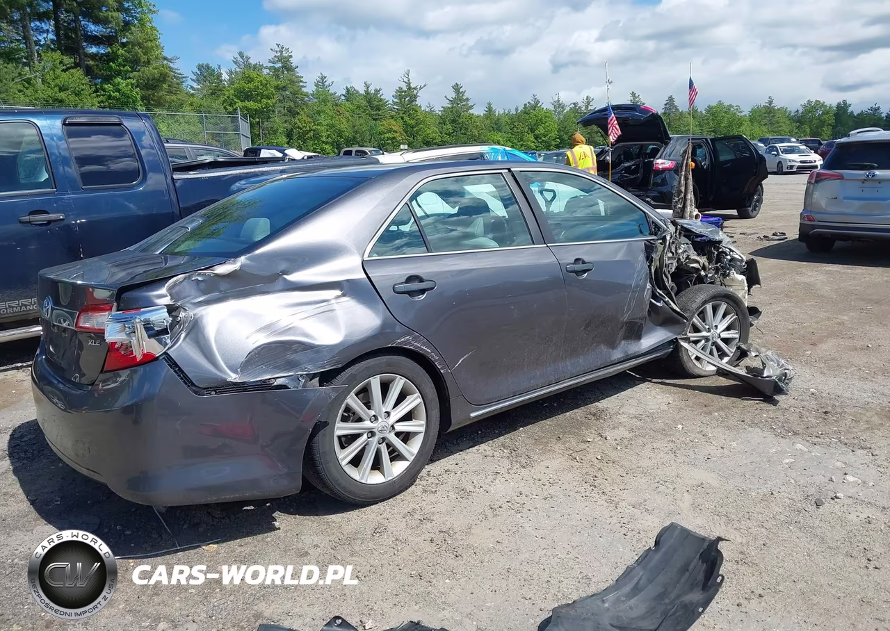2014 Toyota Camry Xle VIN:4T4BF1FK4ER350884 - 4