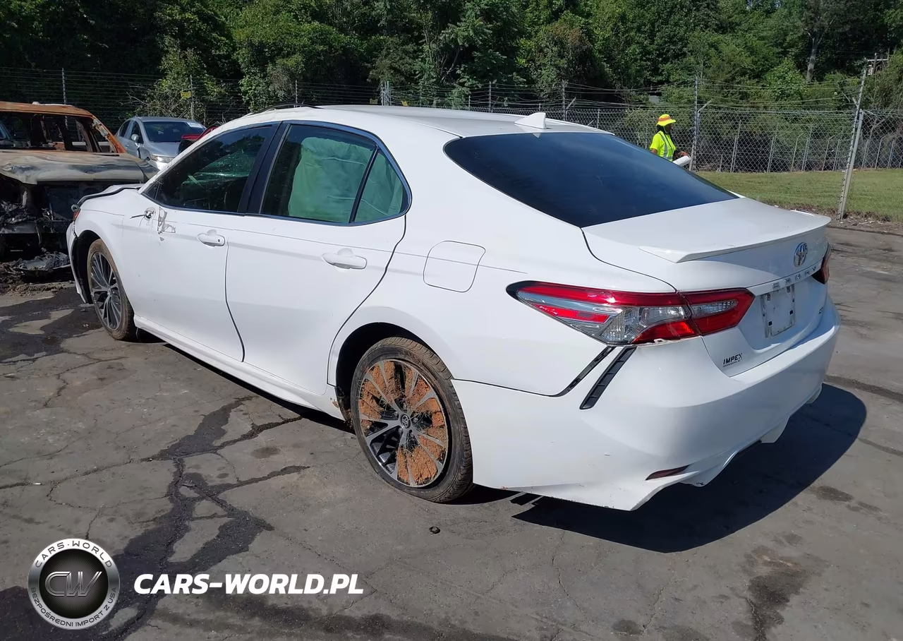 2018 Toyota Camry Se VIN:4T1B11HK2JU012870 - 3