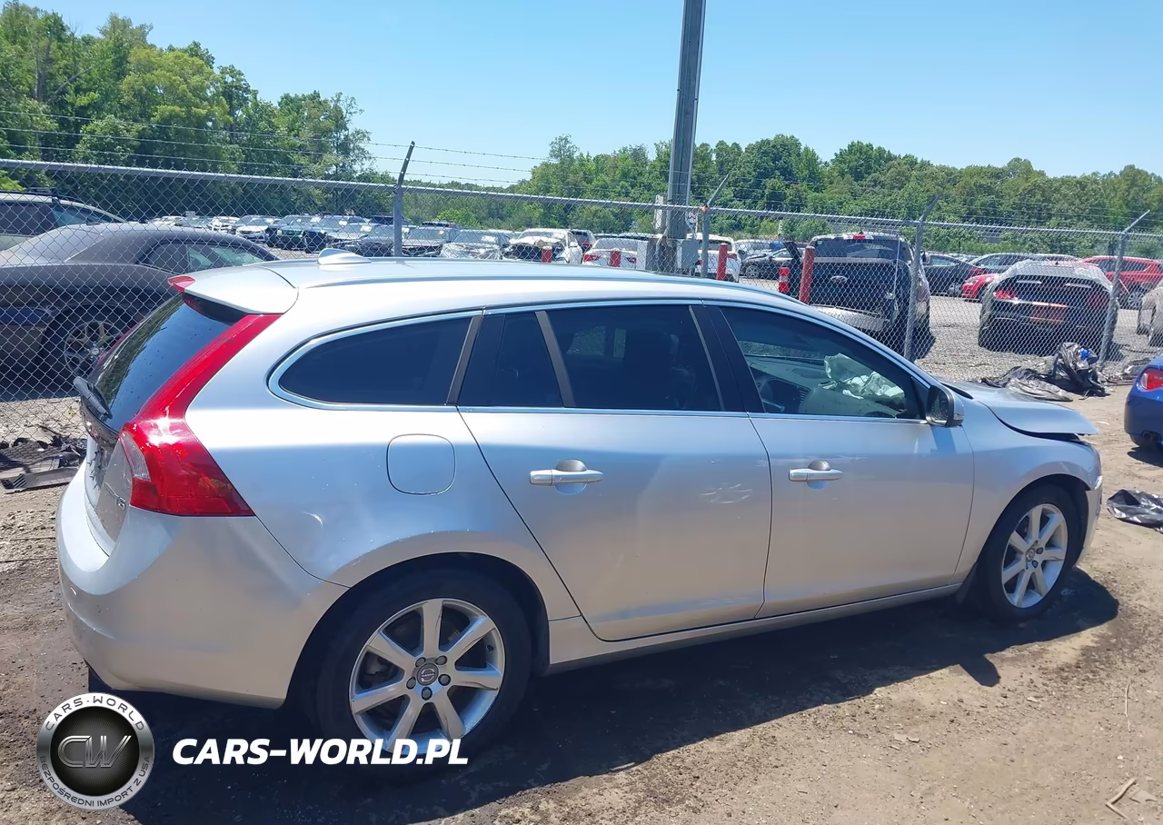 2017 Volvo V60 T5 Platinum VIN:YV140MEM4H1370968 - 13