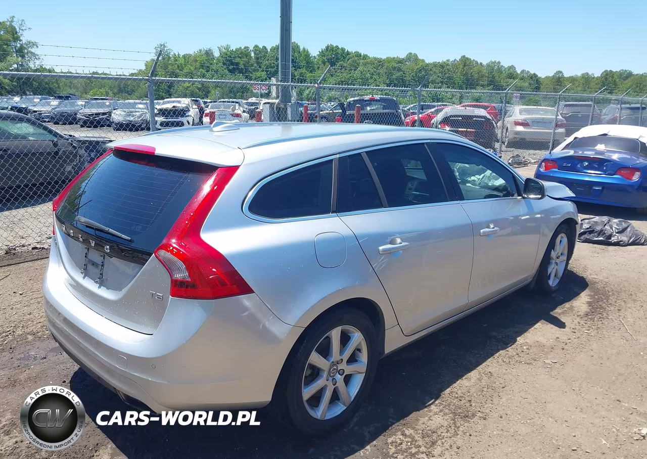 2017 Volvo V60 T5 Platinum VIN:YV140MEM4H1370968 - 4