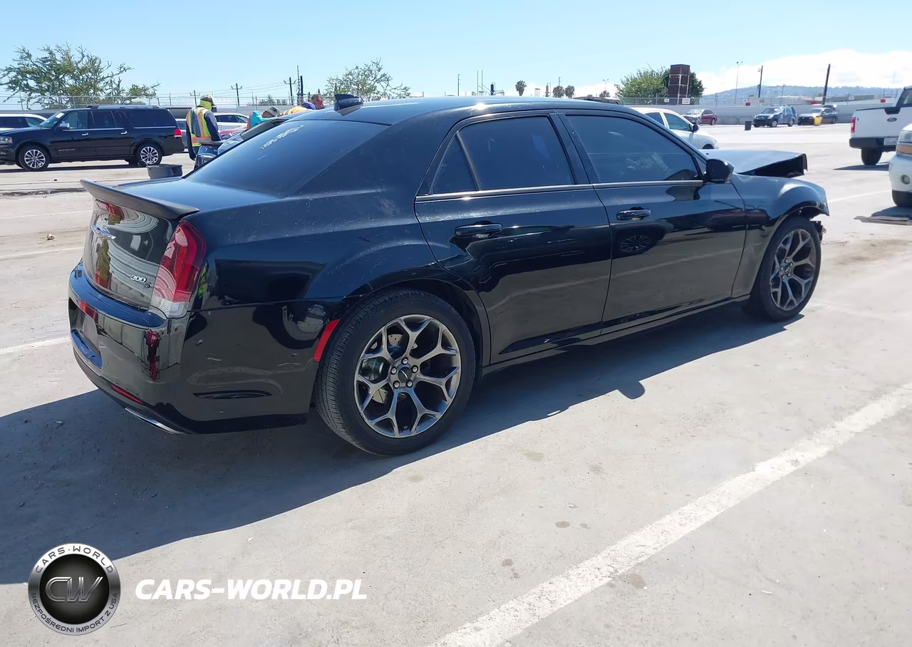 2015 Chrysler 300 300S VIN:2C3CCABG0FH848926 - 4