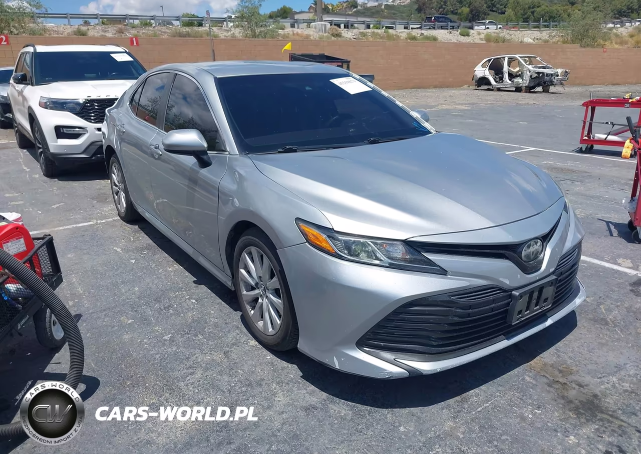 2018 Toyota Camry Le – zdjęcie 1 z 17