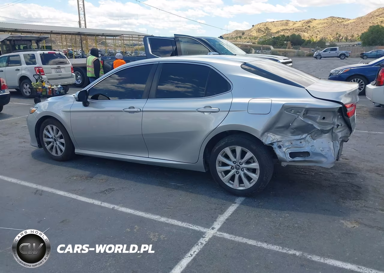 2018 Toyota Camry Le VIN:4T1B11HK4JU598522 - 14