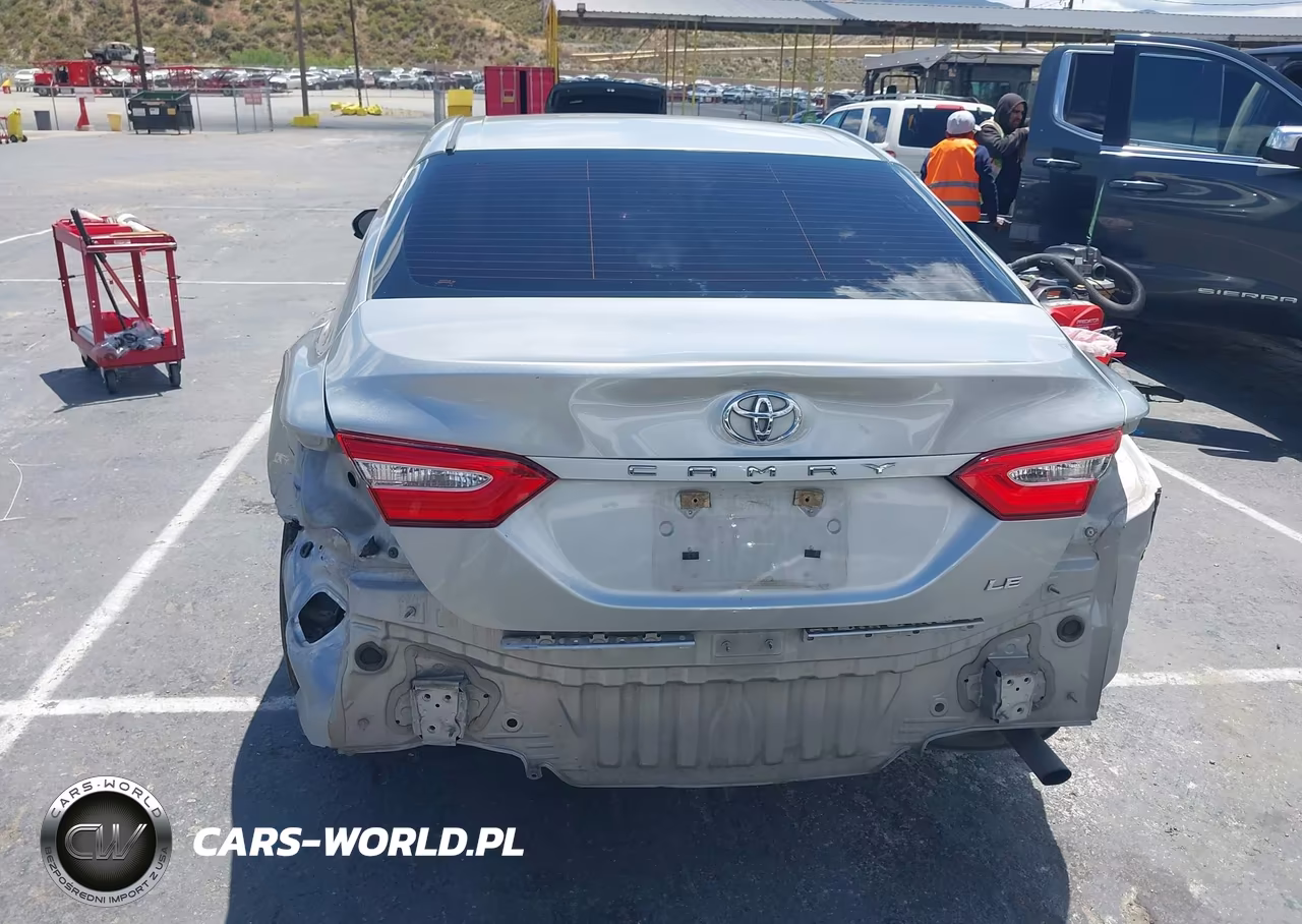 2018 Toyota Camry Le VIN:4T1B11HK4JU598522 - 16