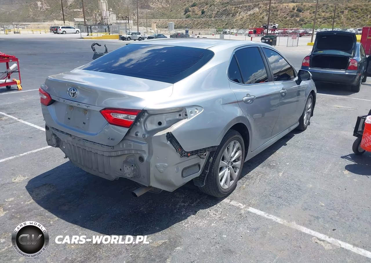 2018 Toyota Camry Le VIN:4T1B11HK4JU598522 - 4