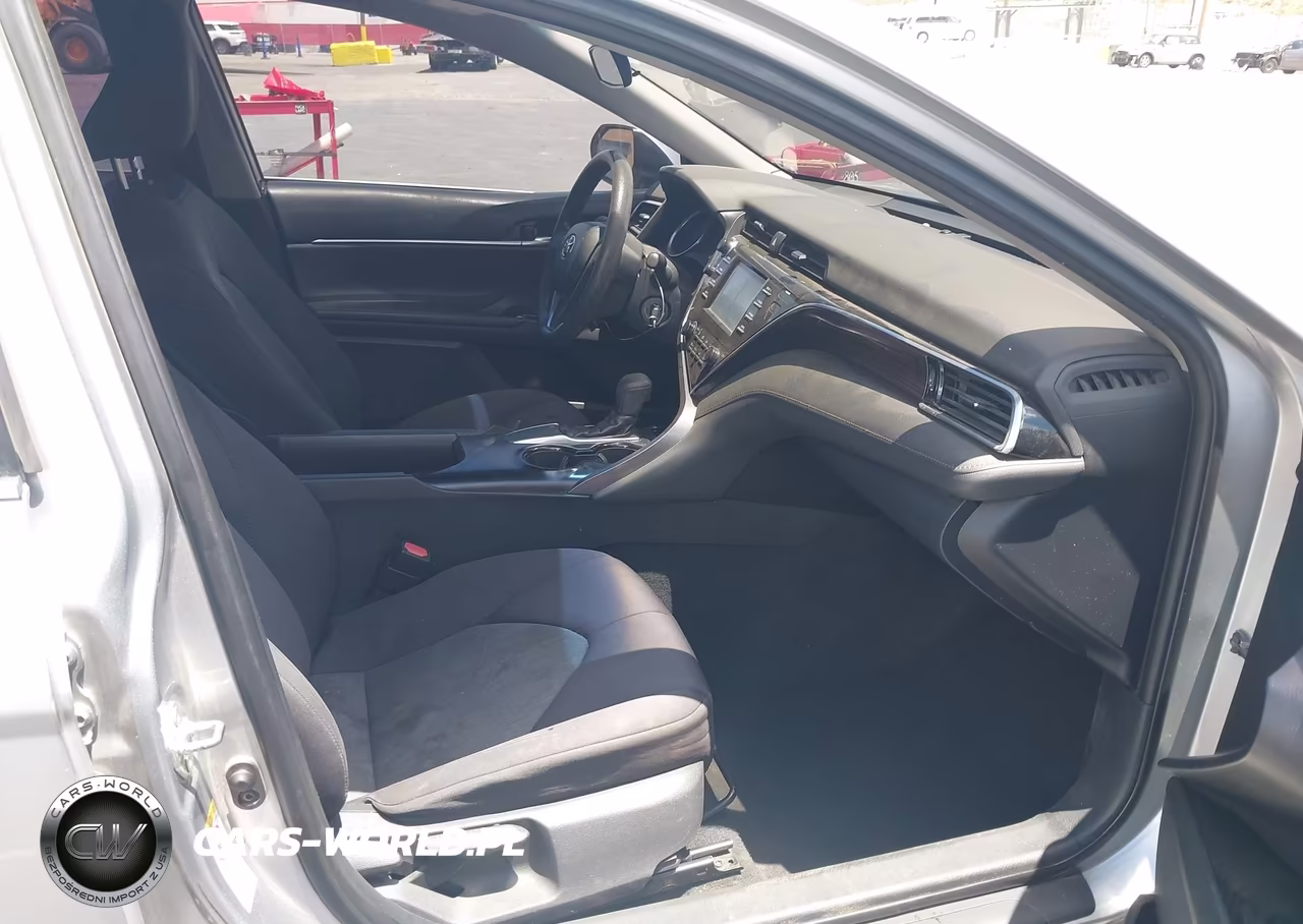 2018 Toyota Camry Le VIN:4T1B11HK4JU598522 - 5