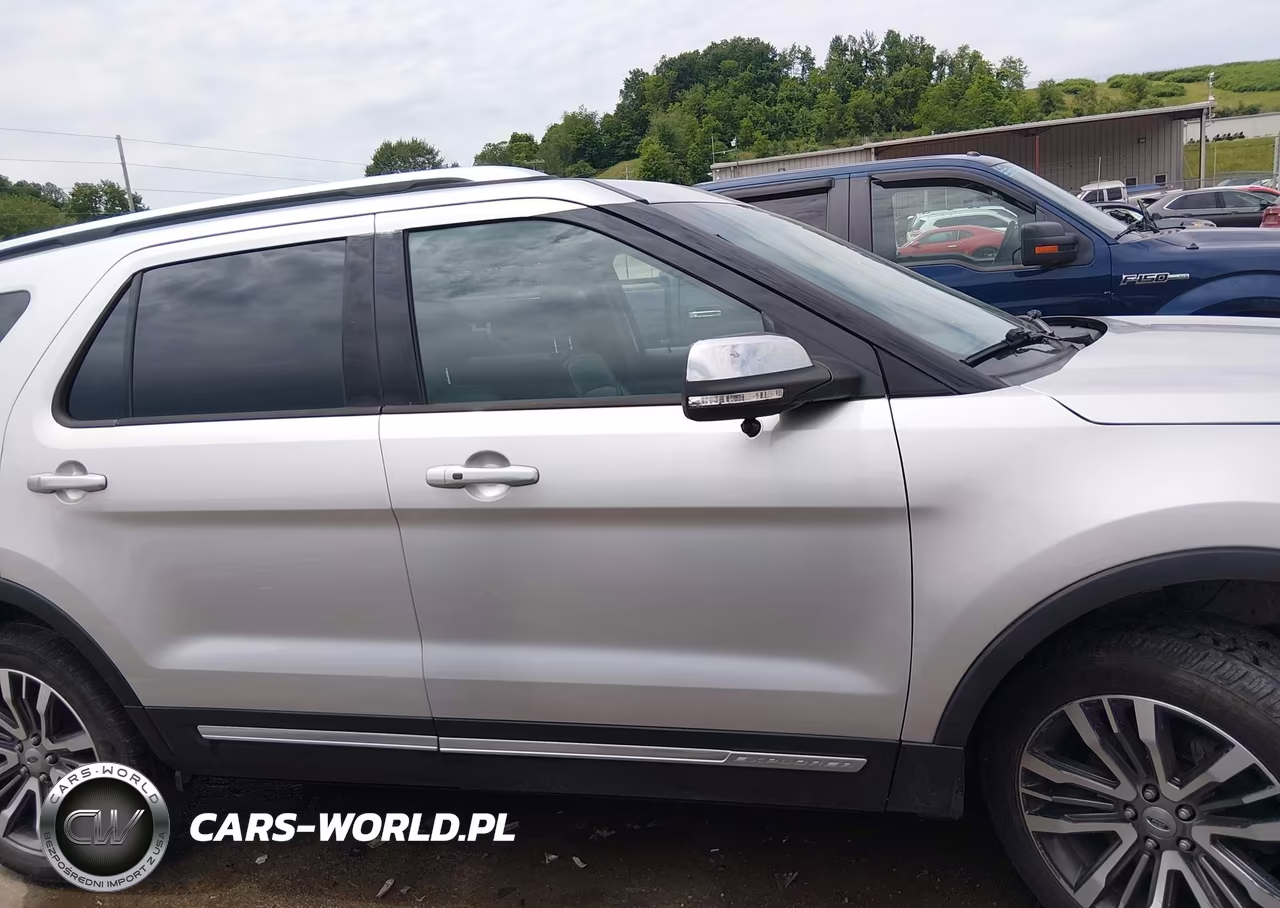 2017 Ford Explorer Platinum VIN:1FM5K8HT9HGA98215 - 13