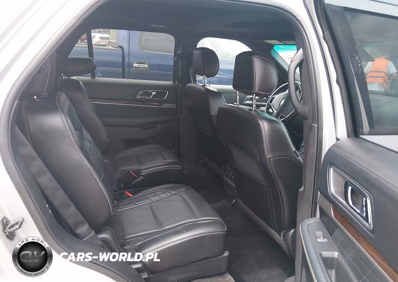 2017 Ford Explorer Platinum VIN:1FM5K8HT9HGA98215 - 8